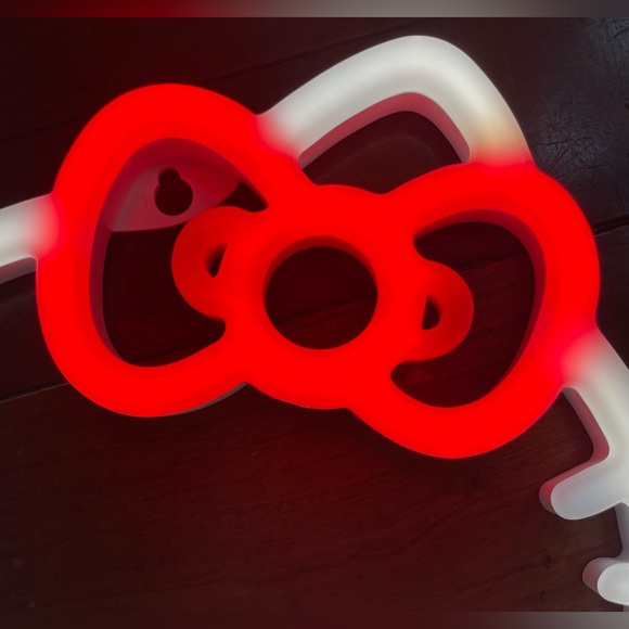 Hello Kitty Neon Sign - Picture 2 of 6